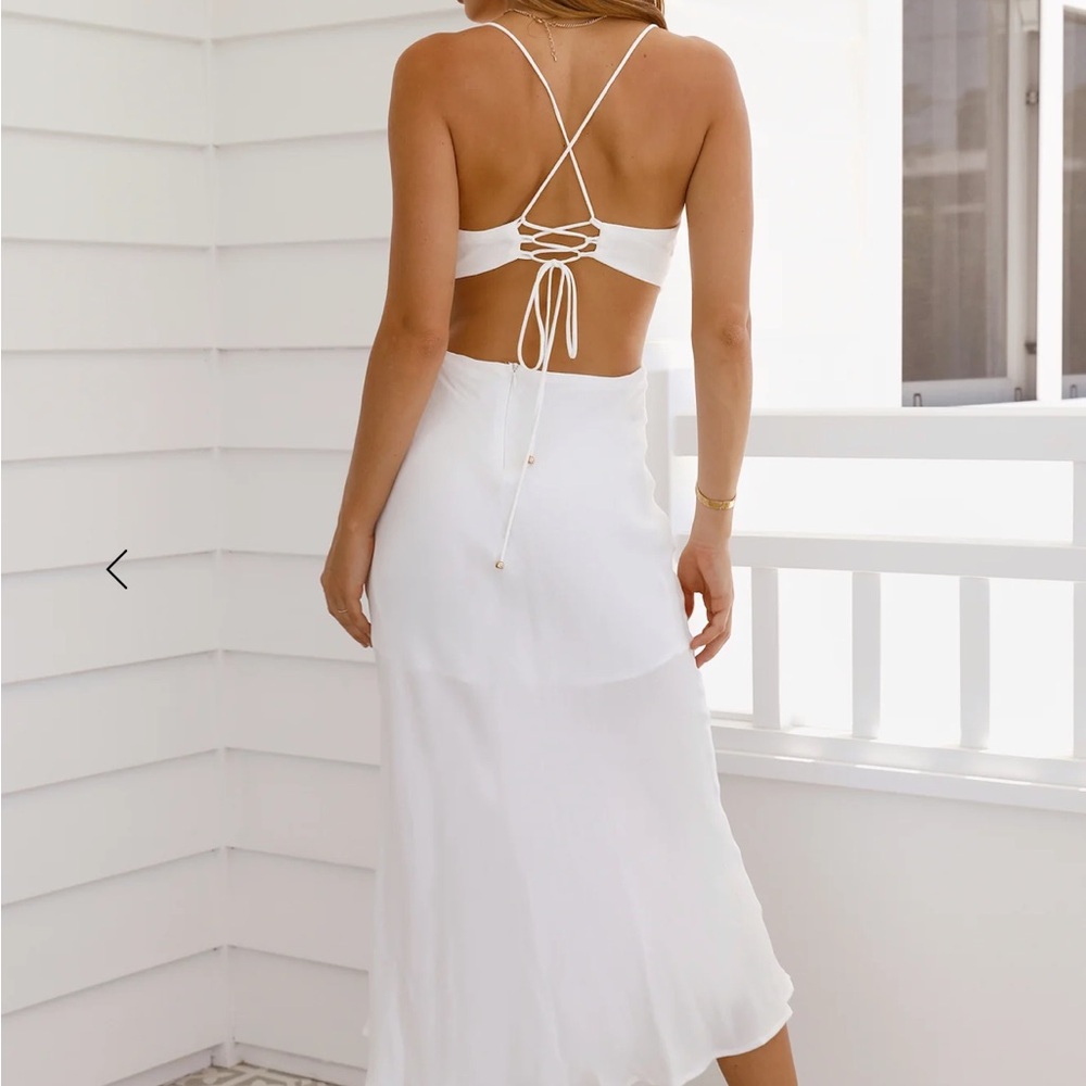 Elegant White Backless Dress